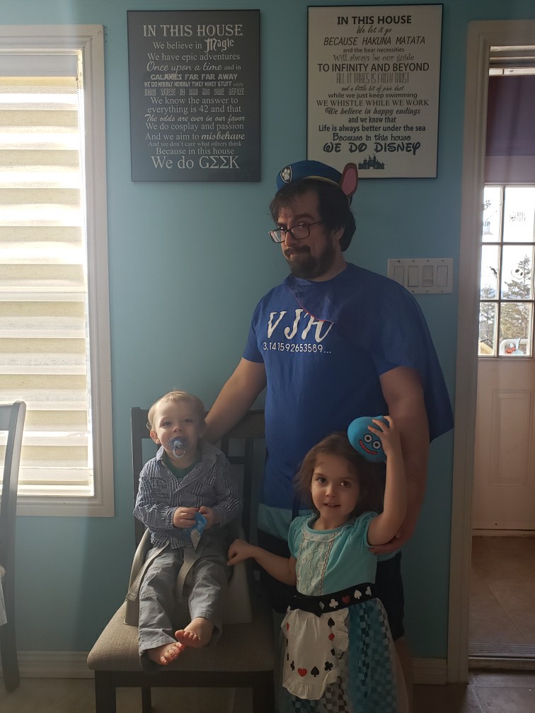 MrGeorgeADAC's tweet photo. @VillanovaSchool 

Day One of #VJHspiritweek 

We're rockin' our school colours today while we try and be productive from home!

#VirtualSpiritWeek https://t.co/molSdHduvy