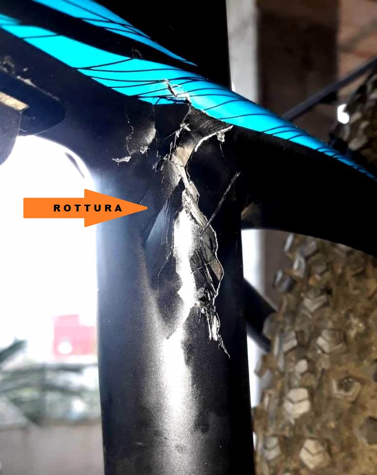 #rottura #piantone centrale: riparabile
#riparazione e #verniciatura #telai in carbonio #ruote #forcelle.
Per ulteriori informazioni :
riprazioni.sartoantonio.it