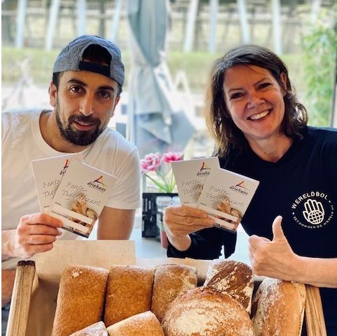startfoundation's tweet photo. De bakkers van Ambachtscentrum #Driekant zijn gezond en blijven graag brood bakken. Dat kun je zelfs gewoon thuis laten bezorgen! Om de klappen in de huidige periode wat op te vangen zijn nu ook tegoedbonnen te koop, check hun website voor meer info! 

https://t.co/VnUVkstIcX https://t.co/dzc8wIV3md