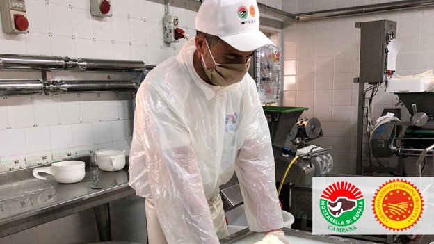 fqualivita's tweet photo. #SicurezzaDOP #GaranziaDOP
Anche la #MozzarellaDOP garantisce #qualità e #sicurezza #DOP attraverso i procedimenti del Disciplinare di produzione e le regole HACCP, assicurando la sicurezza individuale di #lavoratori e #consumatori ➡️ https://t.co/eilNumHlse
#coronavirus https://t.co/55rwjMoCE2