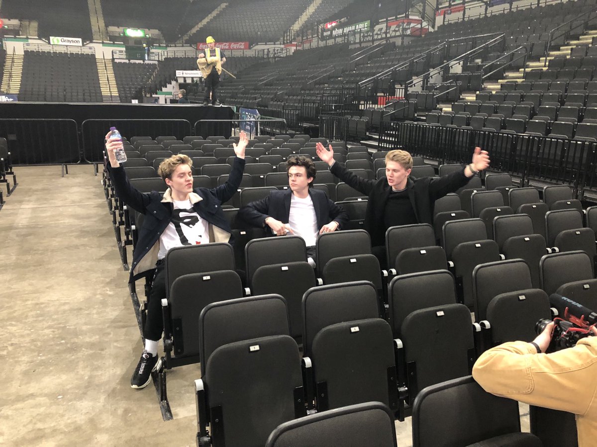WaddySolomon's tweet photo. April 2018 - ⁦@NewHopeClub⁩ - RT for a follow 🥳😎 https://t.co/ieS6frfjeo