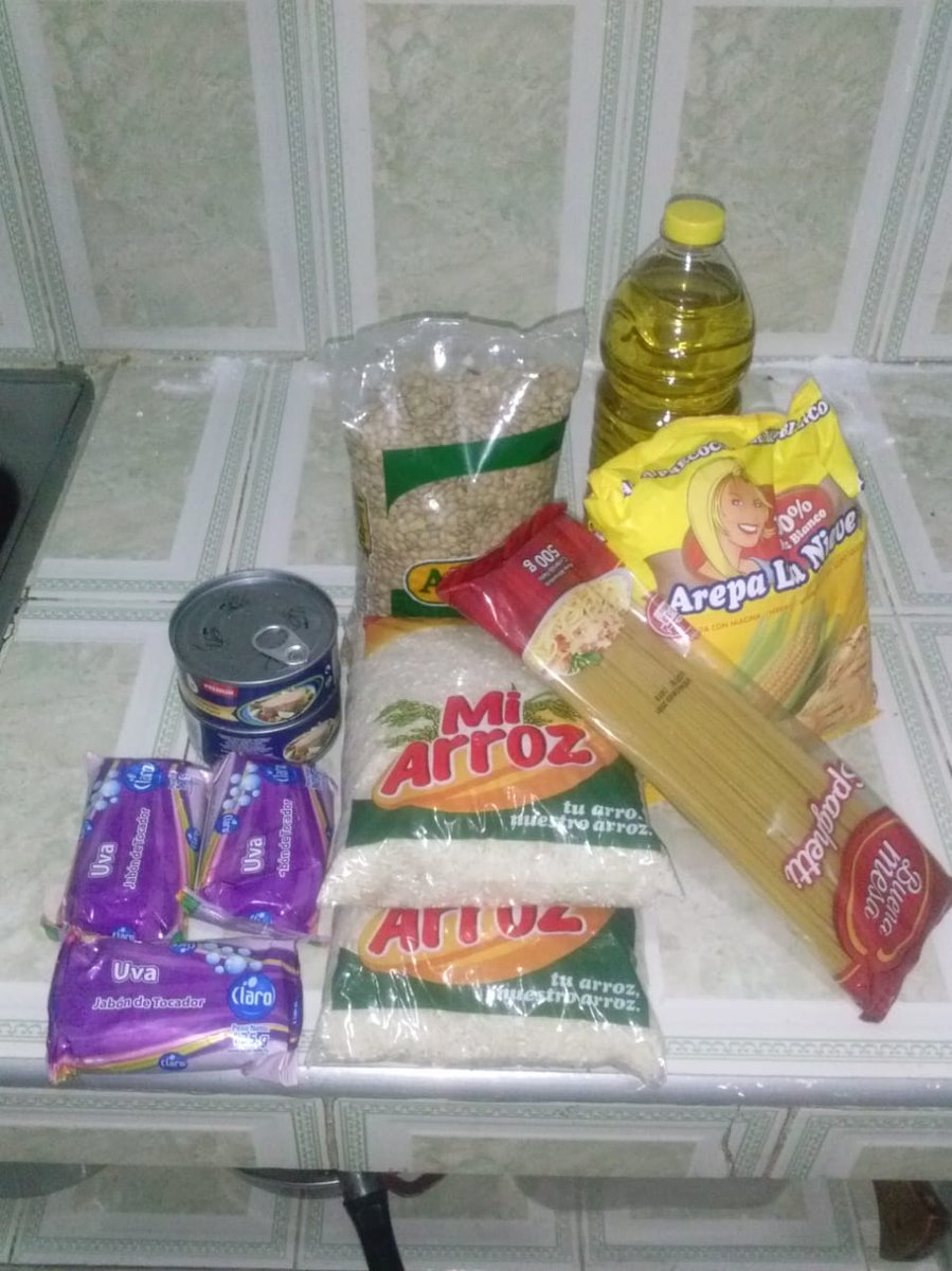 JoseGranadosF's tweet photo. Alcalde @rodolfo_ucros, ¡mercado súper incompleto que la Fundación El Lirio de los Valles entregó en La Arboleda! Sin sal, azúcar, zaragoza, arvejas, salsa de tomate, solo 2 libras de arroz de 4.
¡Alcalde, ni los 10 guineos llegaron! 3 jabones que no deben entregar.
@AtlanticoEmi https://t.co/UI2wXoB0Db