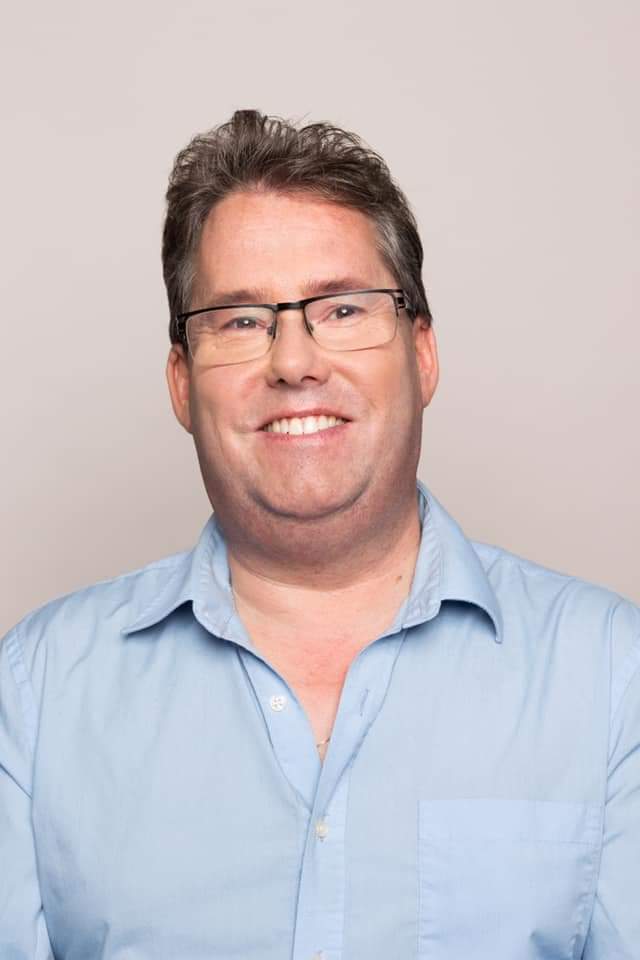 WerkwebA's tweet photo. Ambassadeur van de promotietour van WerkWeb-Autisme Henri Mandemaker deelt zijn ervaringen met thuiswerken door corona.
Lees het artikel ‘Plotseling thuiswerken’ op bladzijde 20 van de Autismeweek Special van de NVA:
https://t.co/ZogY0yZ0Bv

#autisme #thuiswerken #Covid_19 https://t.co/8JNjF67wEm