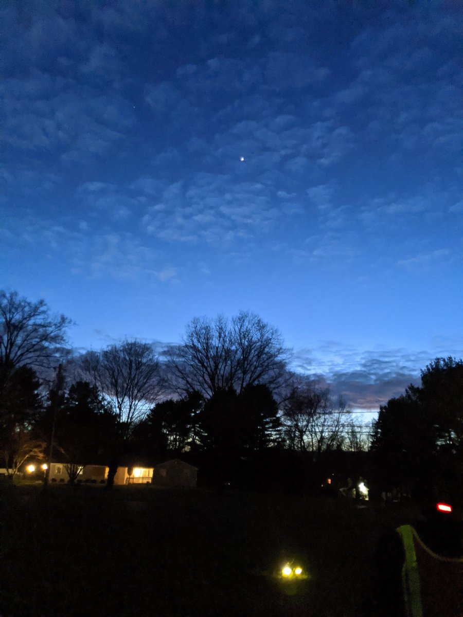 tmgrateful's tweet photo. Venus, in the evening, to the west. Full moon Tuesday, April 7!!! #crlovesstem https://t.co/nrWg0DQT9b