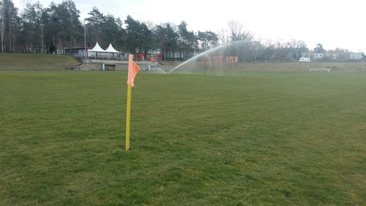 Fußballentzug ist, wenn Menschen fragen, ob sie beim Rasen sprengen zugucken dürfen und bereit sind, dafür Eintritt zu bezahlen.