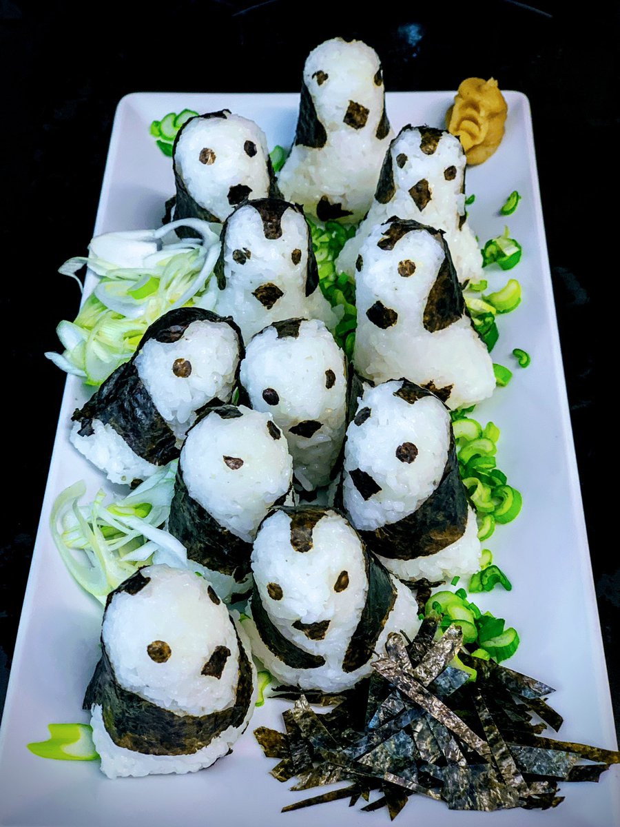 CFA_IRSAP's tweet photo. RT methode "私の家にいる日本のペンギン。と。。。私の食べ物で遊んでいる　👀 https://t.co/OnMIKzOYEr https://t.co/wQuEsHTys9"