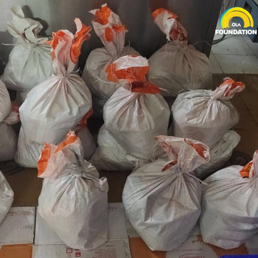 Olacabs's tweet photo. #DriveTheDriverFund updates: Essential supplies are being delivered to drivers and their families across the country. We are proud to help move those, who move us. Thank you for your generosity. Please continue spread the word! #StrongerTogether https://t.co/VukGPt8VZU