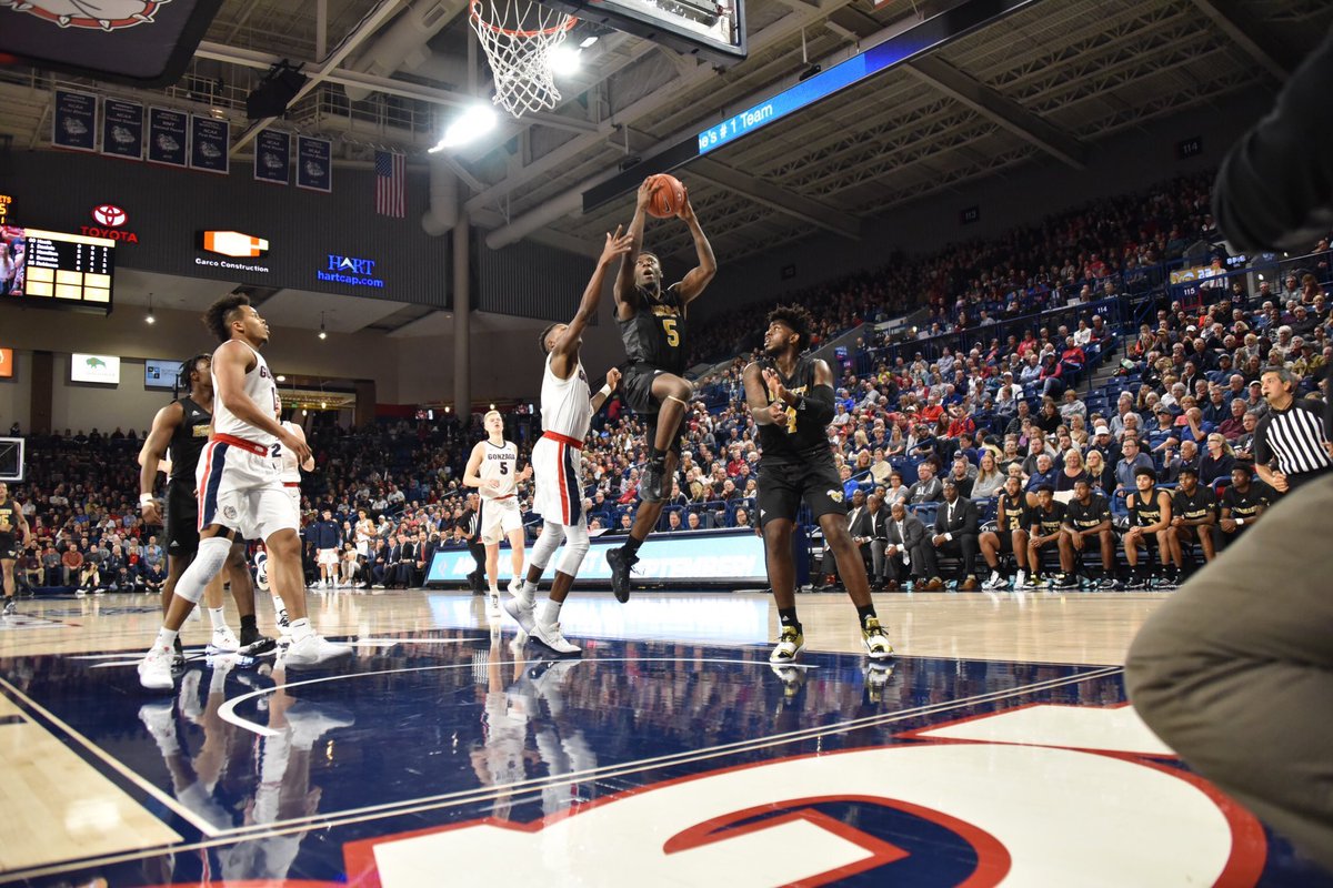 BamaStateSports's tweet photo. 🚨 FINAL FOUR 🚨

It's @BamaStateFB vs. @BamaStateMBB. 

YOU choose the best image from the Fall/Winter sports ⤵️

#STATEofMind https://t.co/0ncNqzafP5