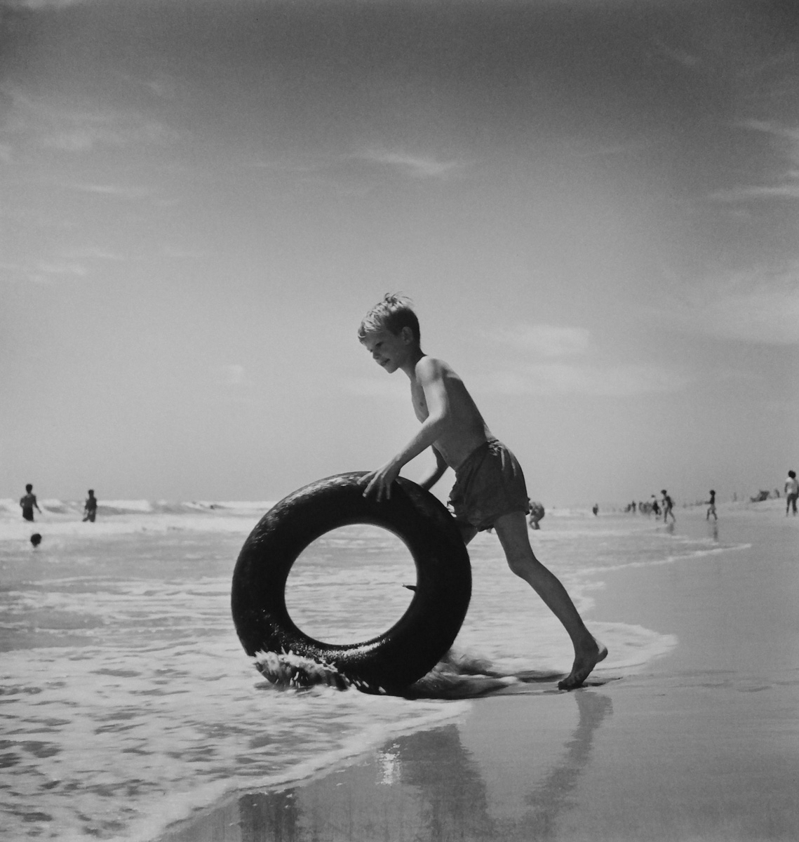 HUCKmagazine's tweet photo. Ida Wyman was disregarded for most of her life but she was one of the 20th century's best photographers.
https://t.co/Yclo2CqKhS https://t.co/zvs3LRyBql