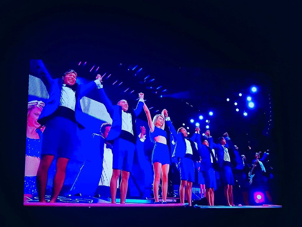 AsteriaYJX's tweet photo. 在家看Taylor Swift巡演回放 
#1989worldtour
#ReputationWorldtour https://t.co/pQbBDy8uyM
