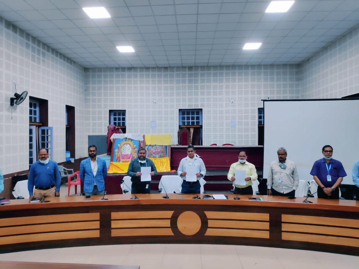 Dist_Kendujhar's tweet photo. MoU signed with Utkal Hospitals to operationalise and run a special Covid19 Hospital in Keonjhar. It will be made functional in next two weeks.

@CMO_Odisha 
@HFWOdisha 
@IPR_Odisha 
@ngm https://t.co/oVu8FzqXy0