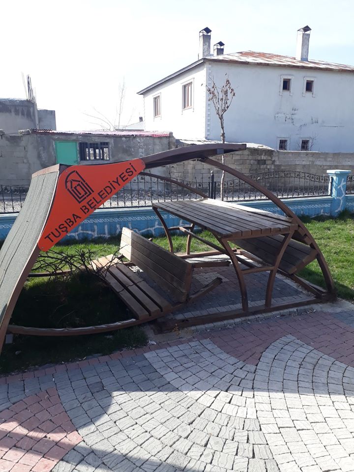 vanlinihathoca's tweet photo. Çok Şükür Bugün de Utandık..
Dün gece Van'ın Tuşba ilçesindeki bazı parklar kimliği belirsiz bazı kişiler tarafından tahrip edilmiş. https://t.co/NvjCppTALd