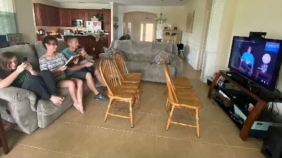 photoman_sc's tweet image. You know this is how some of y'all are watching church from home! #backrow