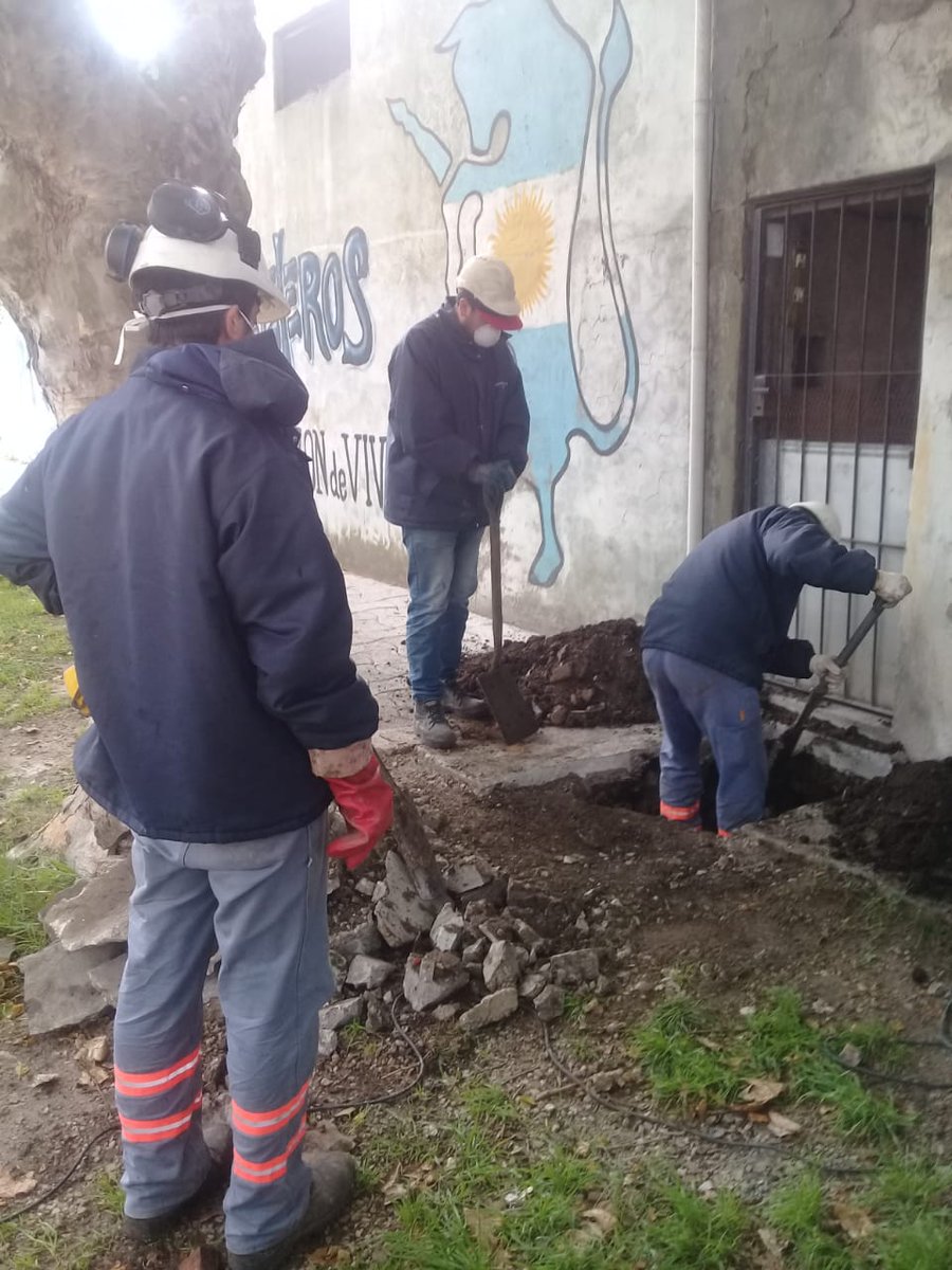 PRENSAOSSE's tweet photo. 🔰#Ahora Una cuadrilla de operarios de #BaseSur interviene en Uruguay 3600 (Barrio Bernardino Rivadavia) en la reparación de una cañería del servicio cloacal.
✅#QuedateEnCasa Ponemos todo nuestro esfuerzo para cumplir con las prestaciones en el marco de la Pandemia por COVID-19. https://t.co/zKDykcHscT