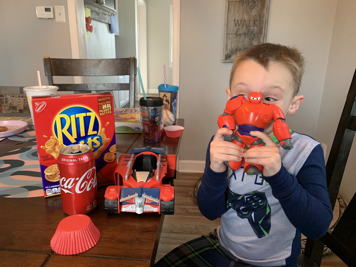 vanderver5's tweet photo. @MrsOConnorPK First day of E-Learning was a success!!! We made flowers with cupcake cups and found so many red things in our house. https://t.co/HFrt3fC2wm