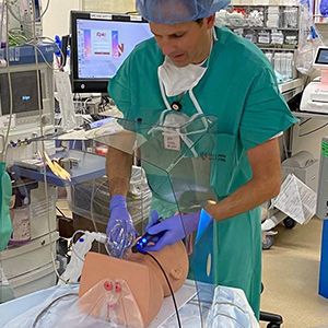 .<a href="/unmc/">University of Nebraska Medical Center</a>, #Omaha plastics fabricator design foldable, portable intubation shield buff.ly/2XbQ7EB