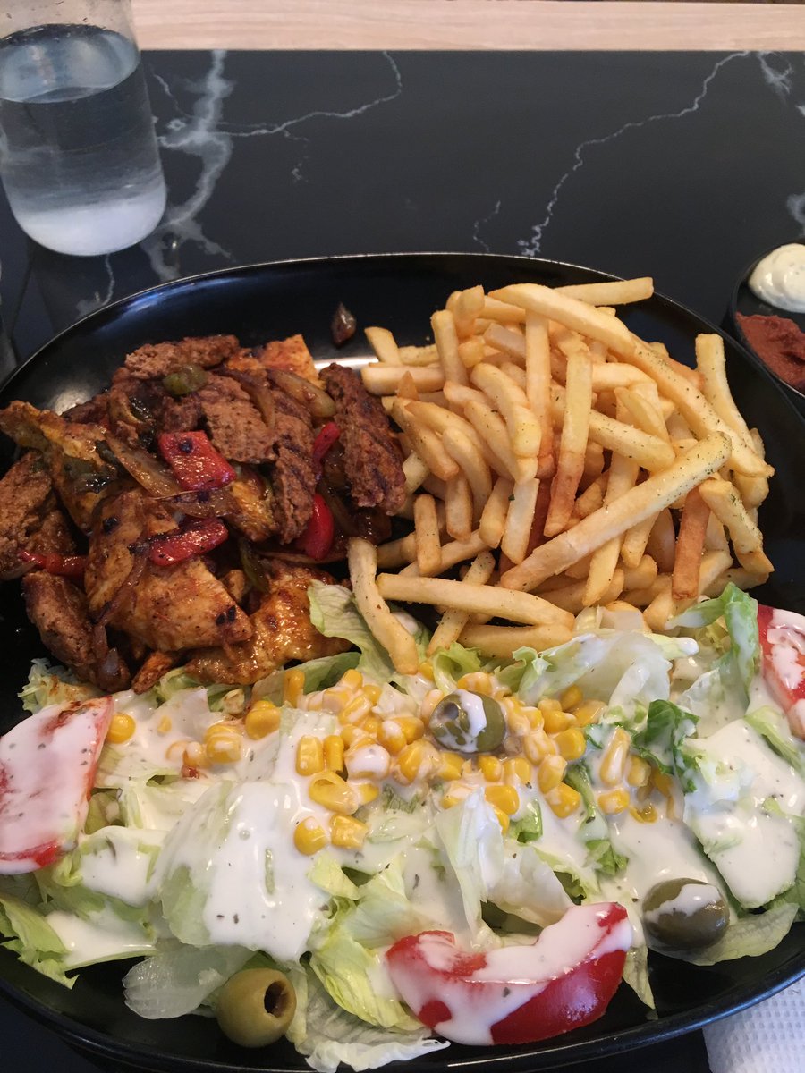 31- La Perle Bleue sur la Route de Schirmeck -> fast food halalJvous conseille l’assiette mixte pour 12.50€, le poulet & les frites étaient Par contre on m’a déconseillé les tacos donc à voir pour ça