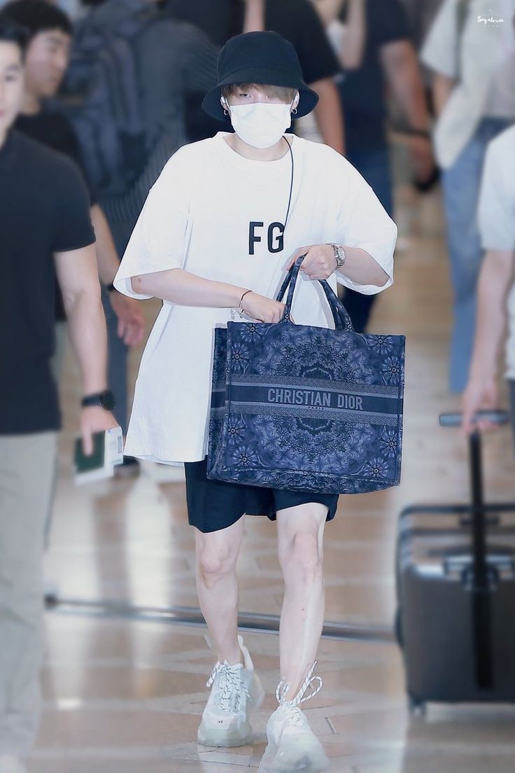 a thread of yoongi in shorts bc why not