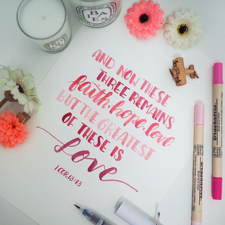 arabiakragen's tweet photo. @februarywishes_ คนที่ลายมือนิ่งหรือ คนที่เขียน calligraphy ได้ นอกจากจะเป็นการฝึกสมาธิ ฝึกลายมือแล้วยังต่อยอดได้ เช่นทำการ์ด หรือ แพลตฟอร์ม journey book 📖 อันนี้ตัวอย่างสวยๆ คนลายมือสวยค่าจ้างเขียนเมนูหน้าร้านคือ แพงนะ เคยจ้างคนเขียนwine list หน้านะ 1,500 👍🏽ใครว่างลองฝึกดูเผื่อค้นพบความสามารถ https://t.co/Ioau4YiRcs