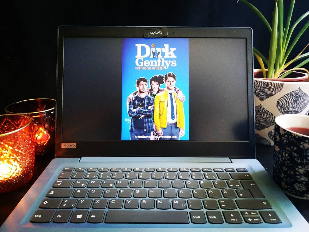 libtips_blog's tweet photo. Eine neue #rezension ist online! 📚 😃Diesmal haben wir wieder einen Titel aus dem Angebot von @izneocomics für euch! 📚 M hat den ersten Band der Reihe #dirkgentlysholisticdetectiveagency von @chris_ryall gelesen 📖 Mehr dazu auf unserem Blog https://t.co/3WVWo04pJg 💻 [Werbung] https://t.co/jAyGLXZXMv