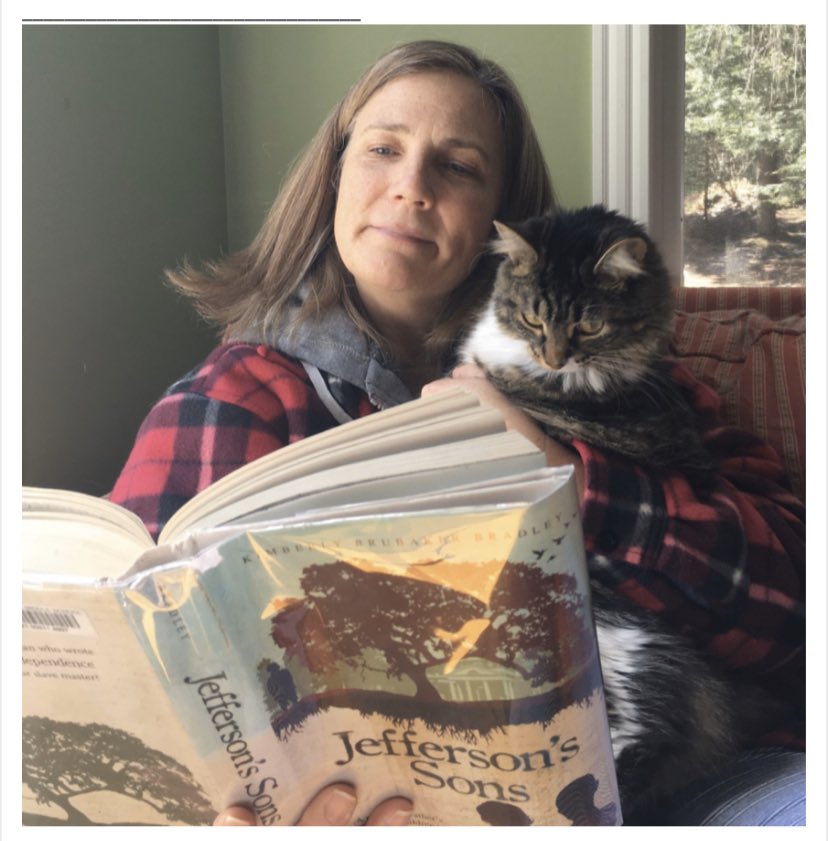 we_are_maple's tweet photo. More of #maplereads! Grab a book! https://t.co/gHTlM6eRGJ