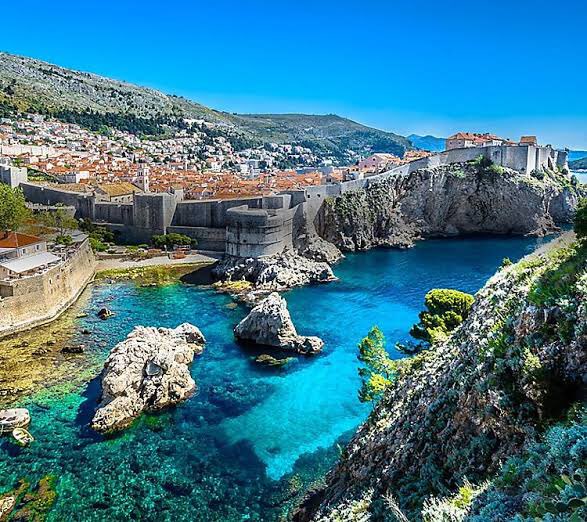 4. Need to do some island hopping in Croatia and also hello Game of Thrones and bc it’s so close, and bc it has so much Islamic history, Bosnia and Herzegovina