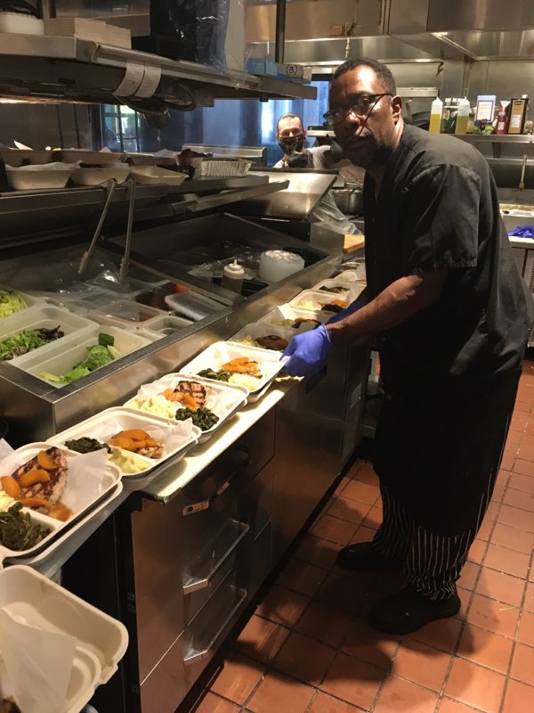 Thanks to YOU, we delivered to St. Thomas Midtown last night! 30 Meals and 30 Cookies. Next stop, Nashville General Hospital!
#nashvillestrong