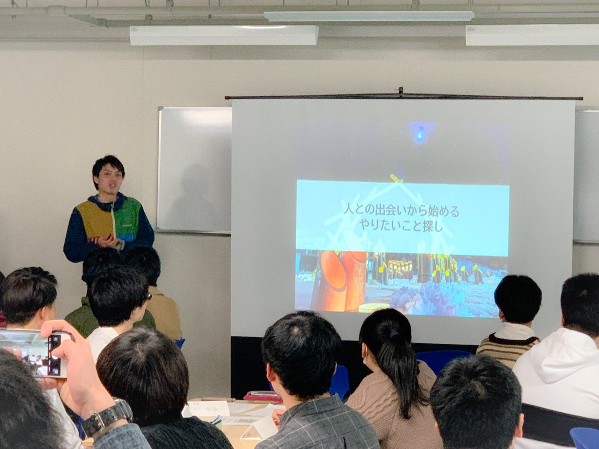 AgasukeH's tweet photo. 【教育チームって？📚】

教育チームは中高生を対象としたイベントの
企画運営をしています！

いつも「自分たちが高校生なら何を求めるか？」と考え、
中高生の進路や将来に関する悩みを解決するきっかけとなるような企画づくりをしています！

#春から山大
#春から芸工大
#春から山形 https://t.co/v1cQZNhKKC
