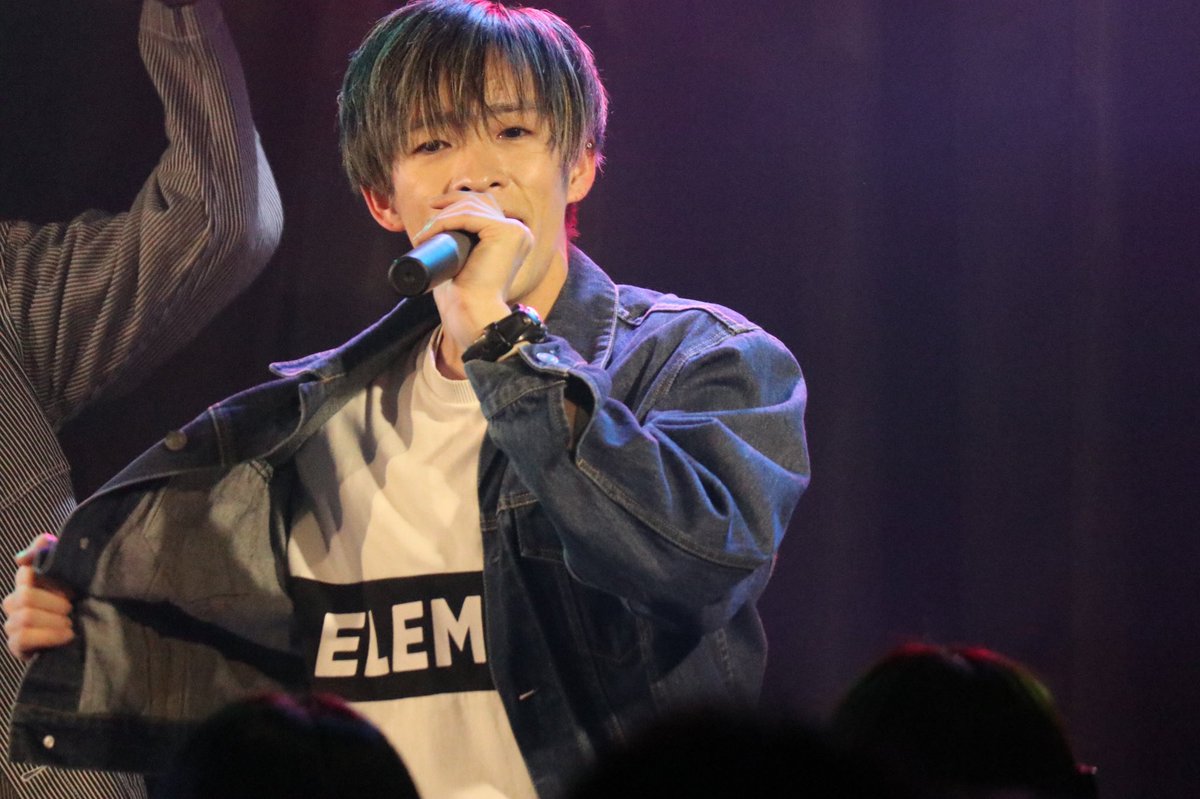fm_mochi's tweet photo. 2020/04/05
私服でライブ
〜メンバーに私服でライブしてもらいます。〜

One of one Love KOHEI https://t.co/LC9AlLzjk9