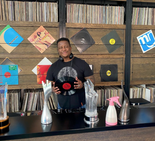 DJFreshSA's tweet photo. #LegendLive by @OskidoIBelieve Presents #DjFreshSA: STRICTLY VINYL
https://t.co/cY2OruTeFj https://t.co/h2VDUkEhjK