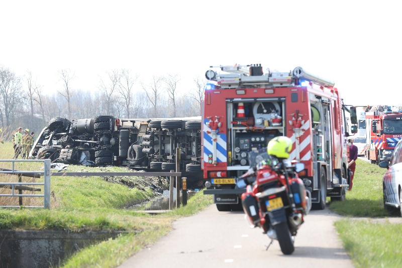 UPDATE: Vrachtwagen chauffeur komt om het leven na ernstig ongeval Woudseweg Schipluiden..