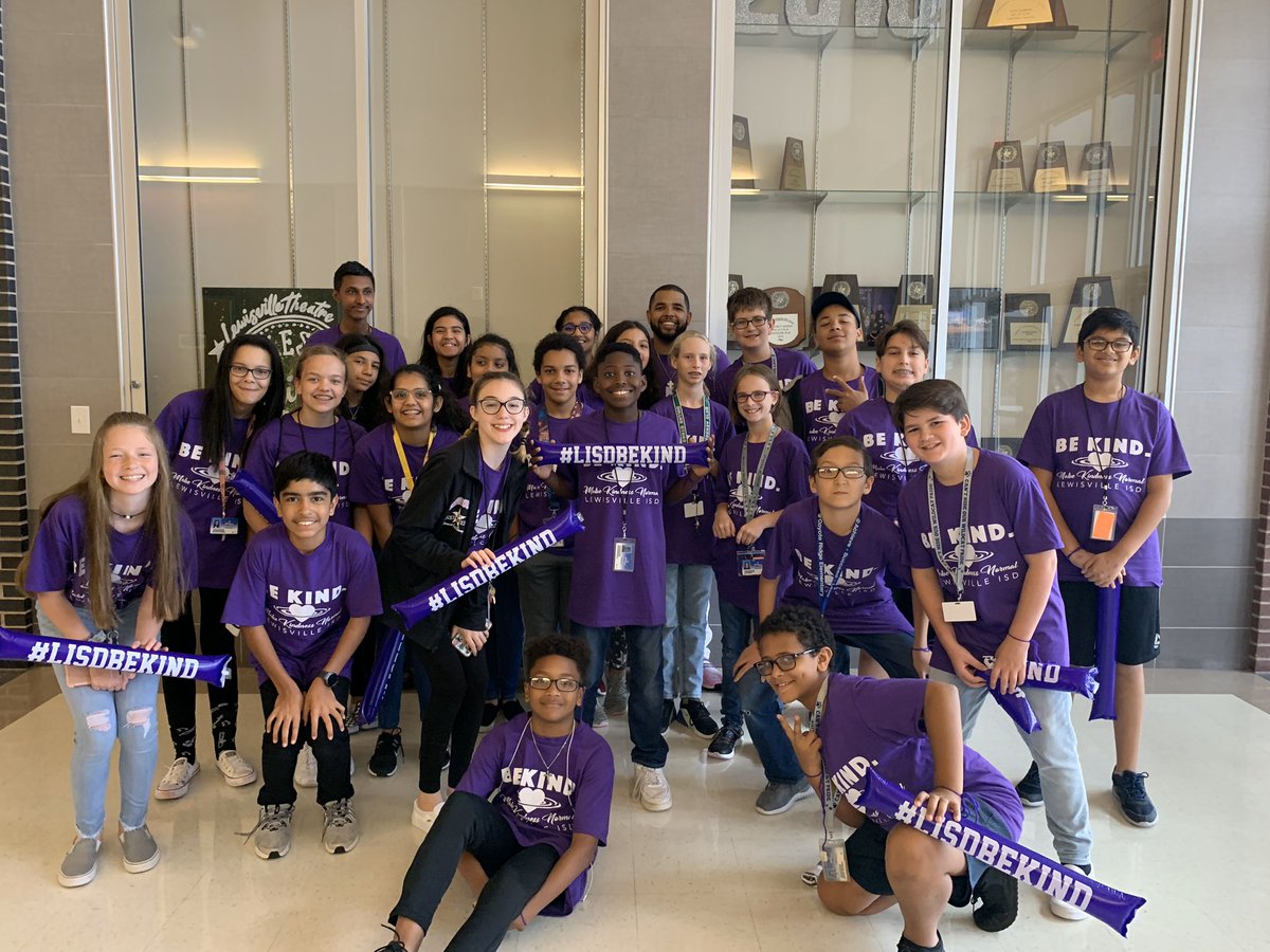 WebbSteffanie's tweet photo. Good Morning @CreekValleyMS !  I am missing both the staff and students today!  I can’t wait until we can all be together again!  #prideinside #BeCVMS https://t.co/x95QAndrfV