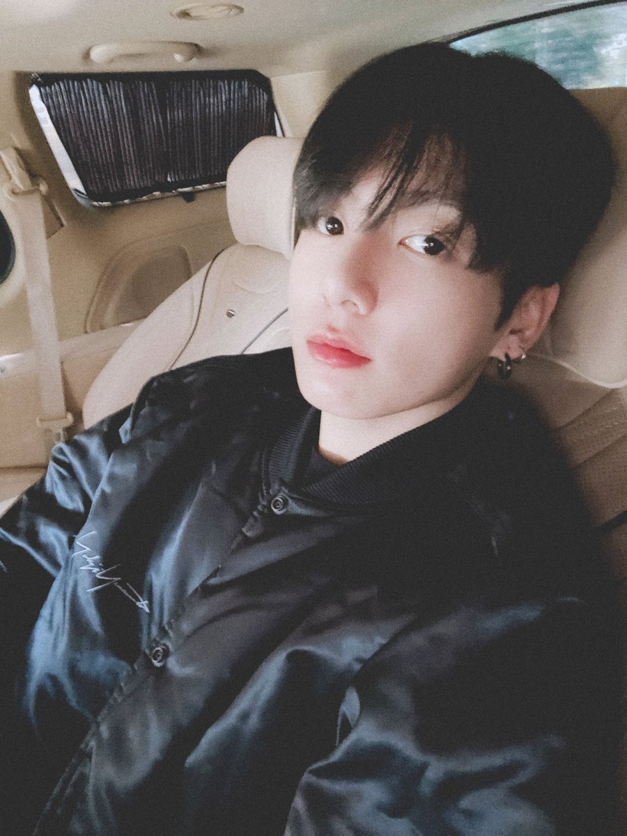 BAEKHYUNLEGEND's tweet photo. Taking car selfies is a personality and it’s ours!! 🖤

#ARMYSelcaDay #ARSD https://t.co/e50wjO9RwD