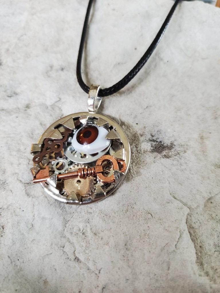 sarinaravenwing's tweet photo. Steampunk Inspired Eye Key Ensemble https://t.co/S5IiSzLxEe https://t.co/rtqXlBa6Al