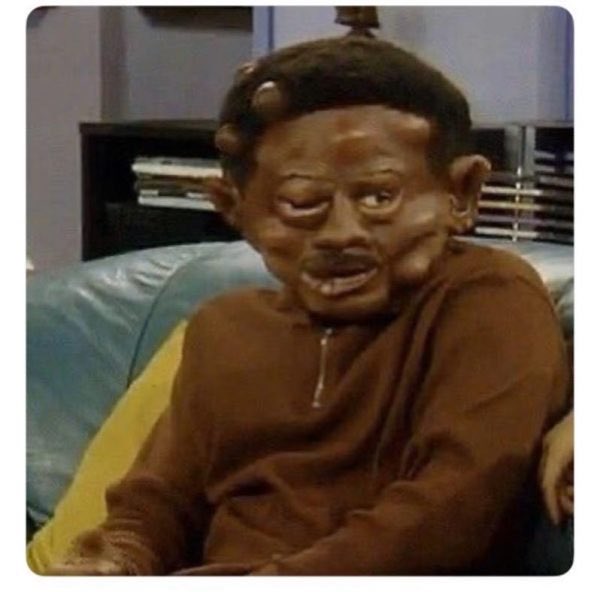 I had never been in a fight before(I was scared because hmmm they can deck you,you even peg so )so I’d avoid but this time around I said “Fuck it,tiye ti iponone” older sis and auntie A are trying to separate us but sis is already looking like this