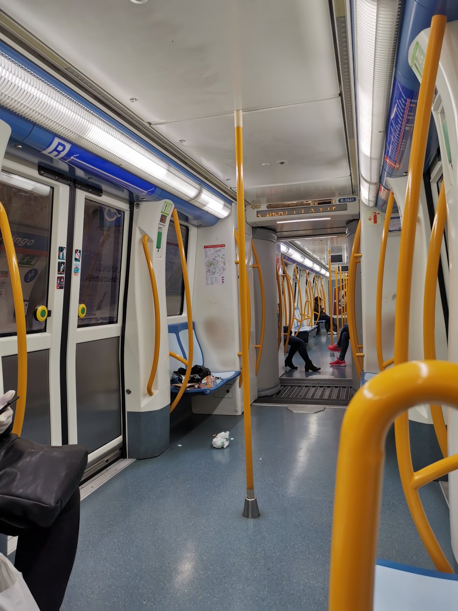 bredosbre's tweet photo. @metro_madrid   metro linea 1,    R-3641...   Entiendo que haya poco personal. Pero hay mucha gente guarra. https://t.co/dBXy3OoNc7