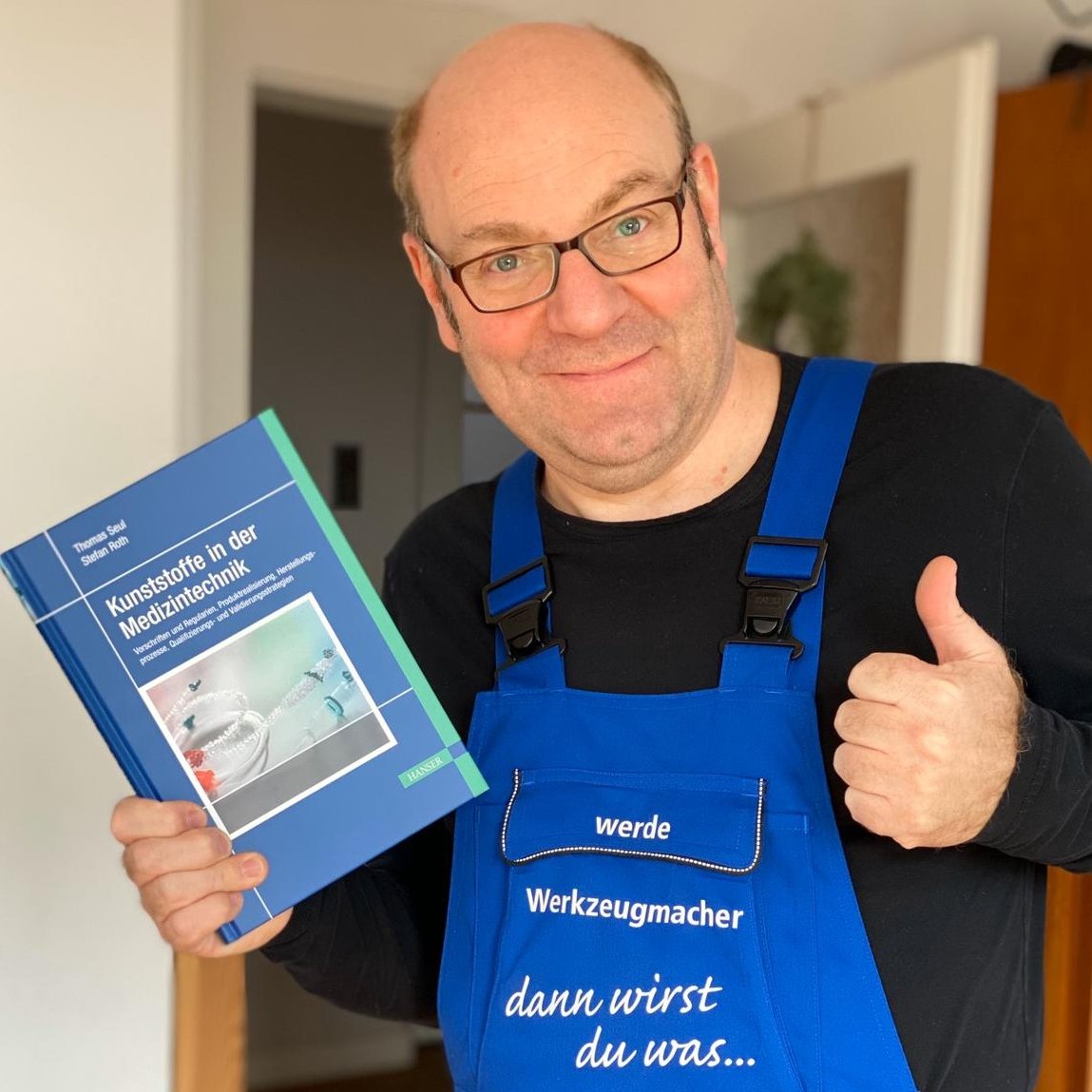 Zeit zum Lesen? Noch druckfrisch ist das Buch Kunststoffe in der Medizintechnik von Prof. Dr. Thomas Seul und Stefan Roth - erschienen beim Carl Hanser Verlag. #medizintechnik #kunststoff #fachbuch