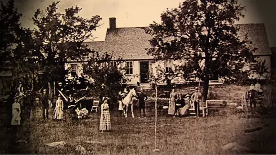 The Conjuring (2.013) - A family (Perron) is haunted by the spirit of a Satanist woman (Bathsheba), in an old Farmhouse located in Harrisville, Rhode Island. Here the movie’s house (1) and the real one (2) and (3)