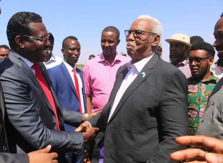 Musharaxa2030's tweet photo. the president #Qoor-qoor welcomed the former president #Xaaf in Dhusamared today. the two presidents were opposite politician readers and made agreement. they opened new way of peace and stability in Galmudug State, Somalia https://t.co/y5hFFsHhGA