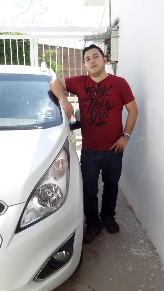 AldouxMartinez's tweet photo. uno de mia tres carros, no como ustedea que se restregan en el metro como el barbon piojoso https://t.co/8ZZYuzGv0S