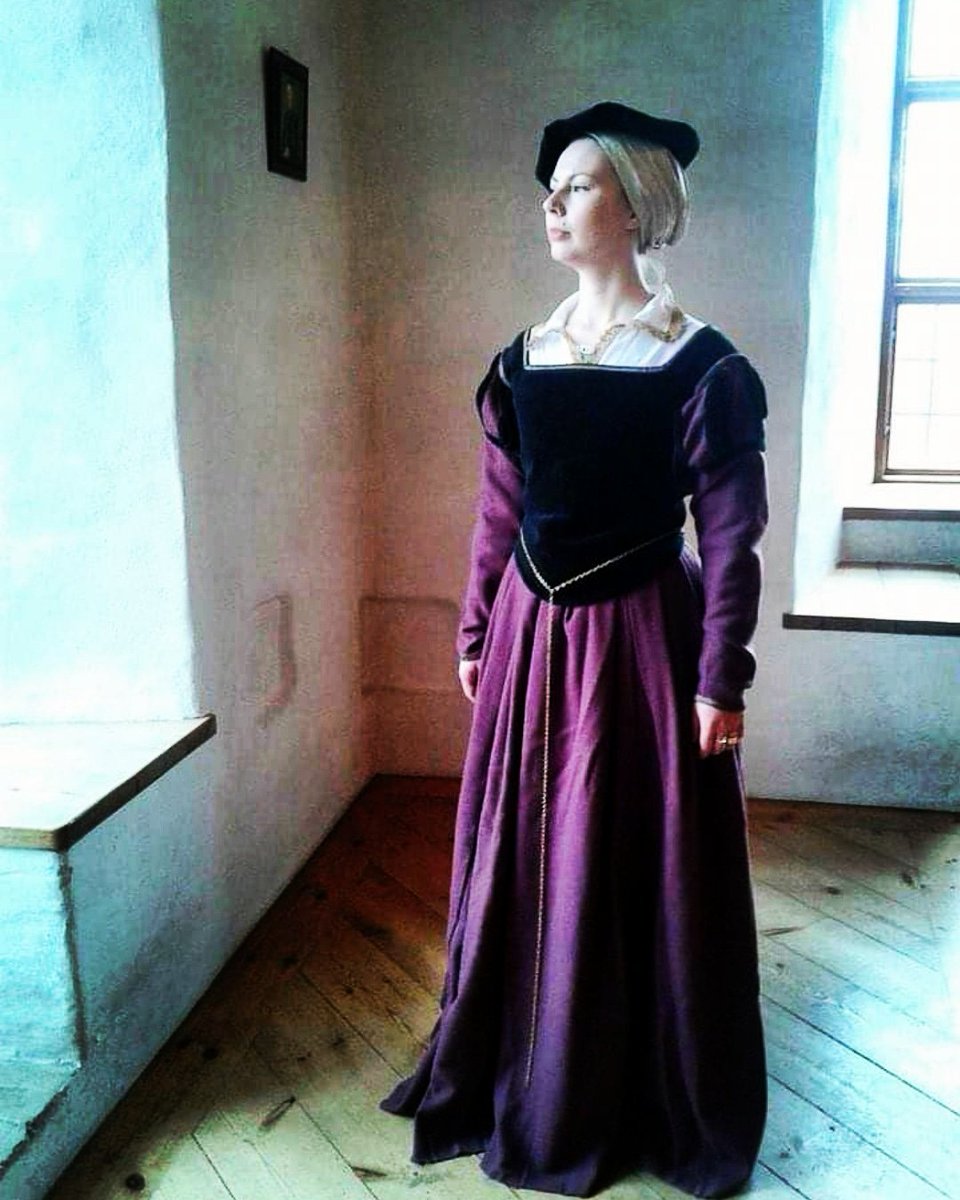 n_manninen's tweet photo. The dress that started it all.

Also, I've started an Insta acc that allows me to offer more thorough info. Give a follow! 

#16thcentury #renaissance #katarinajagellonica #katarzynajagiellonka #catherinejagiellon  #historicalreenactment #dresshistory
https://t.co/40MqvRQXJ4 https://t.co/rGrneMyyVR