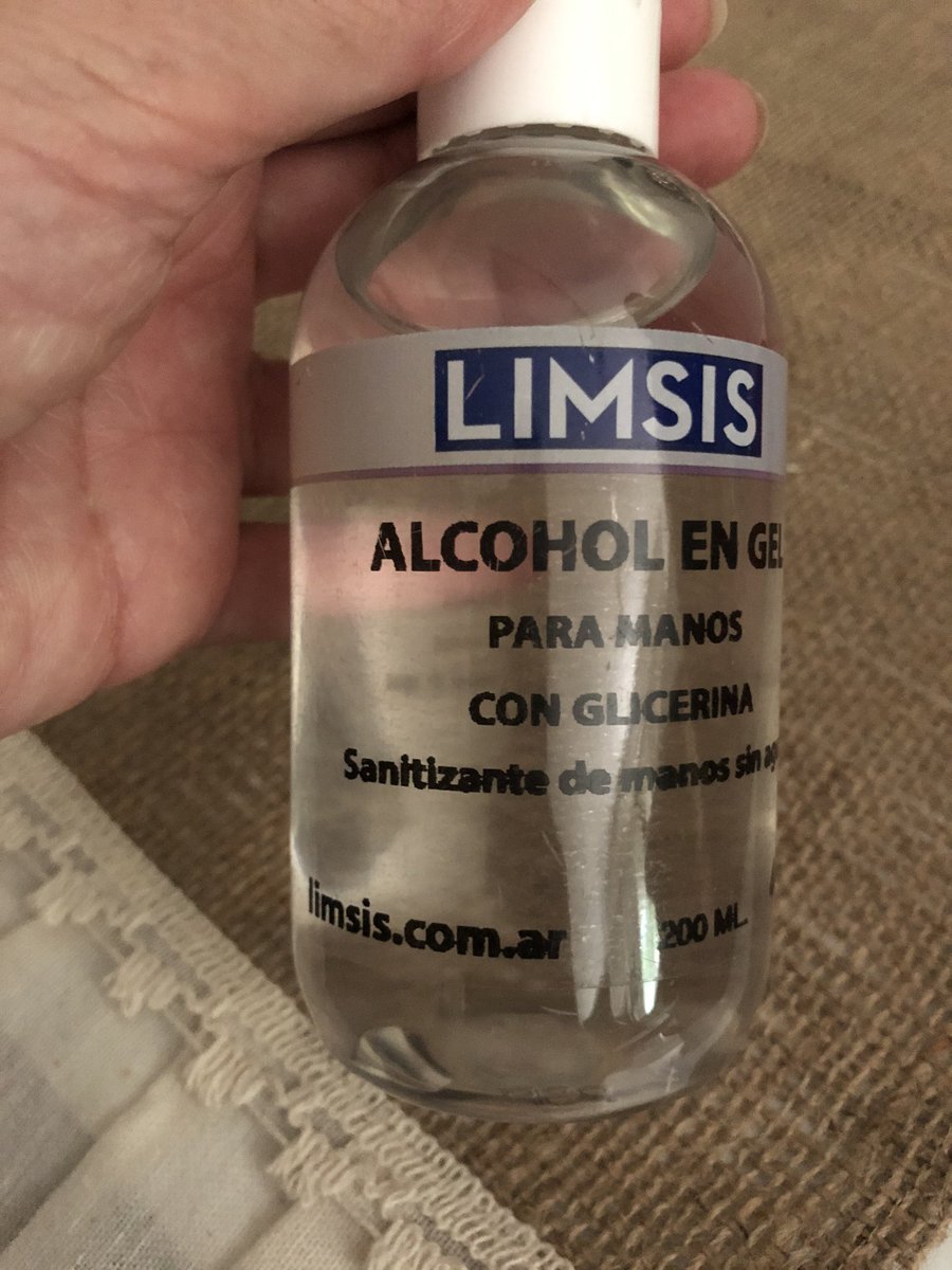cintia_aranda's tweet photo. @DNDConsumidor  Es una vergüenza que el alcohol en gel se venda solo en efectivo a diferencia de los demás productos. Valor $250. Farmacia Nueva Delta Honduras 3702 Palermo. https://t.co/b95yVp05P1