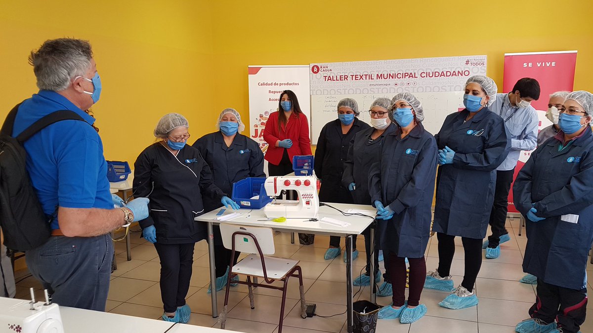 @alcaldesoto dando el vamos al primer taller textil municipal ciudadano, en que voluntarias bajo la coordinación de la emprendedora de #Rancagua, Pamela Jerez, se reúnen para fabricar mascarillas para los centros de <a href="/saludcormun/">saludcormun</a> .