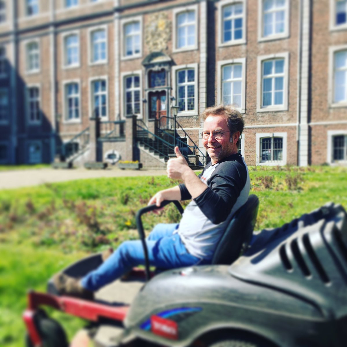 TvWstp's tweet photo. @JoopPetit laat er geen gras over groeien, rasondernemer die gas blijft geven #BusinessMan https://t.co/RvG5Qj2iiM