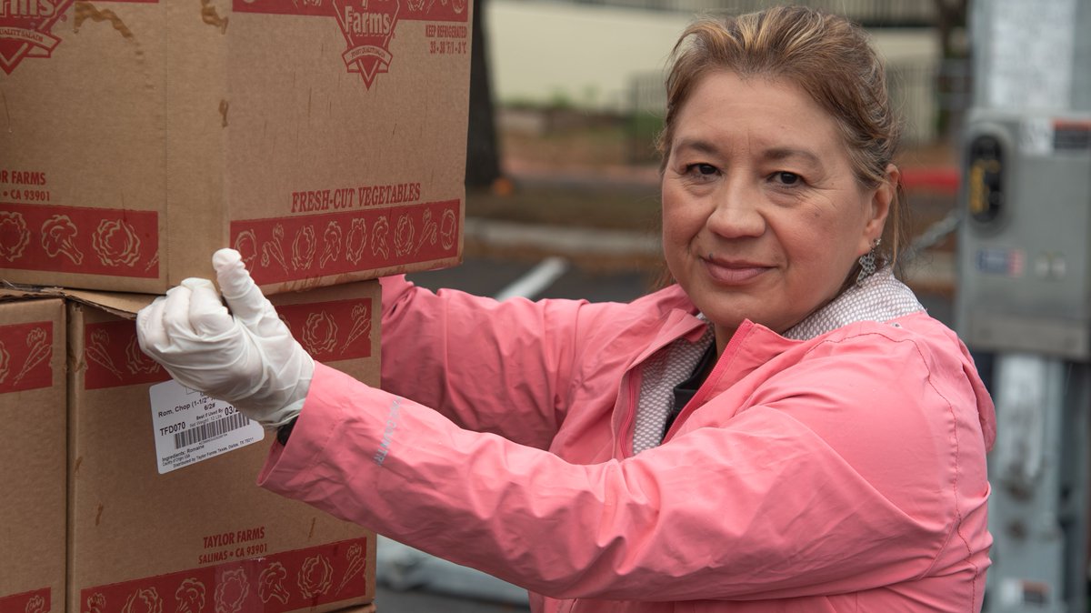 Each and every one of the 200 member food banks are receiving initial funds to assist them as more people than ever reach out for help. Here are a few ways the   #COVID19 Relief Fund is helping food banks across the U.S.... (1/6)