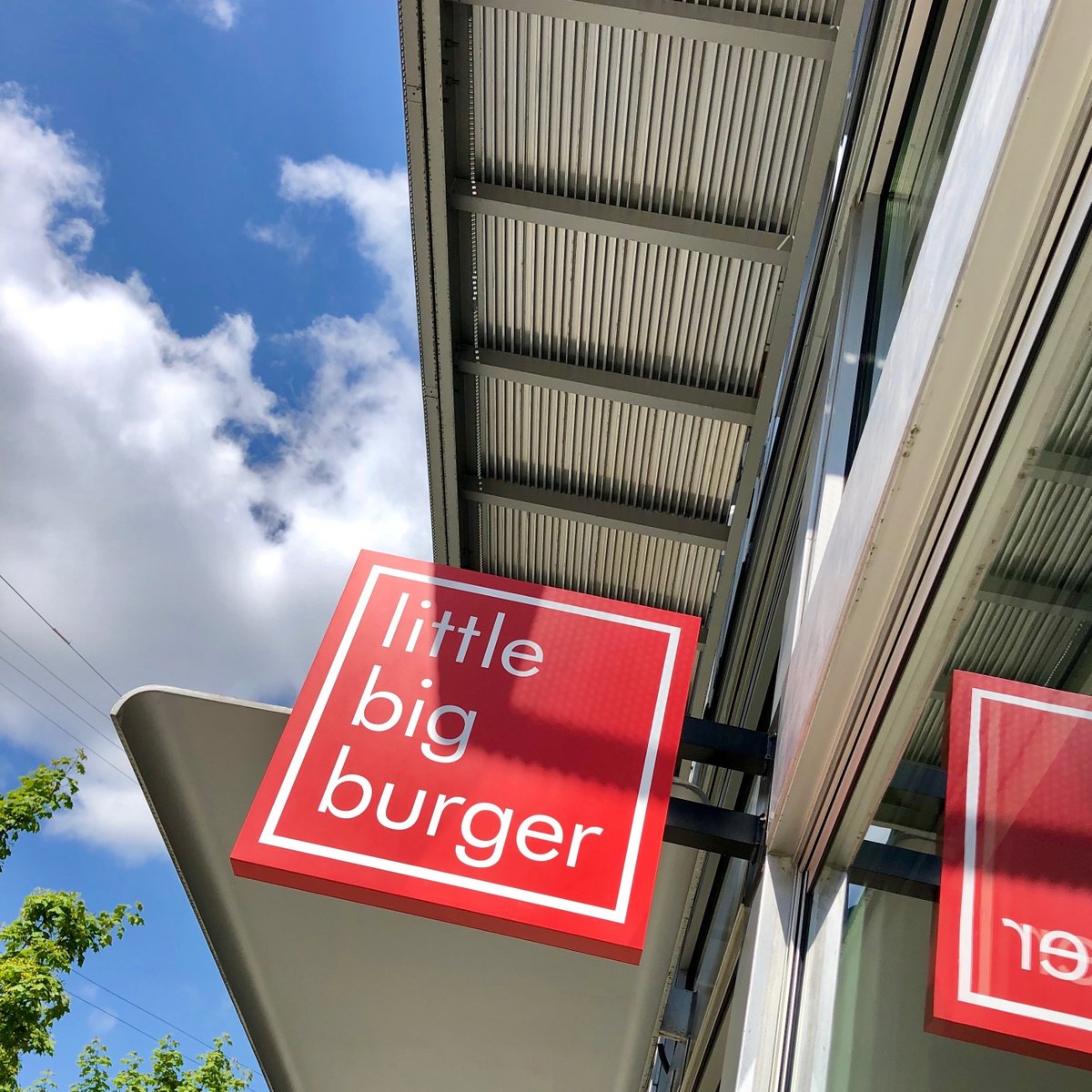 It's a perfect, sunny day for a little big burger picnic at home! Order online for pickup or get free contactless delivery today at little big burger dot com. 😁🍔🍟❤️
#besafe #bewell #littlebigburger #sunnydayeats