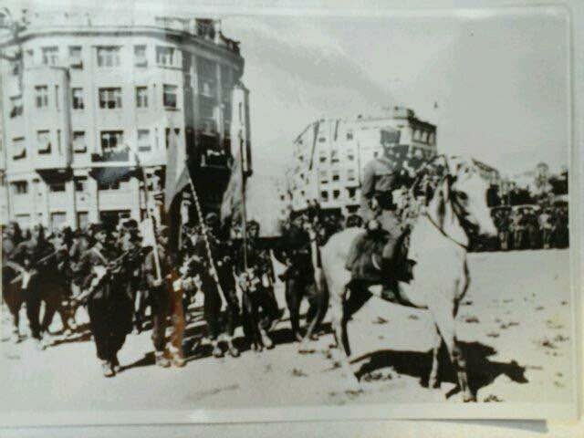 My grandpa Petar meanwhile fled captivity, became a partisan commander and eventually liberated his hometown (pictured on a horse) on November 13, 1944, unaware at the time that his old commander and crew got killed in the skies over Germany. 6/8