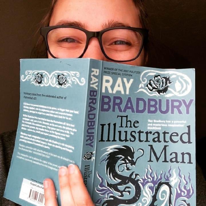 BradburyCenter's tweet photo. 1/2
Today’s #coronaviruslockdown #readingchallenge suggestion comes from our #MuseumStudies graduate intern @kates_watson (Katie Watson).
The story is "The Veldt" and it can be found in #RayBradbury’s collection THE ILLUSTRATED MAN.
#readinglitislit #readabook #literacy #book https://t.co/Y72H7cjSWn