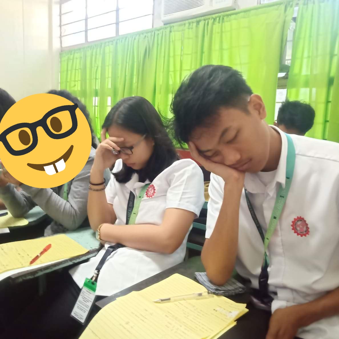 _janeeelle's tweet photo. may hinahanap ako sa gc tapos nakita ko to

pinag-iisipan lang naman namin ni patrick yung tanong ng prof, shh https://t.co/YrjiteyB2L
