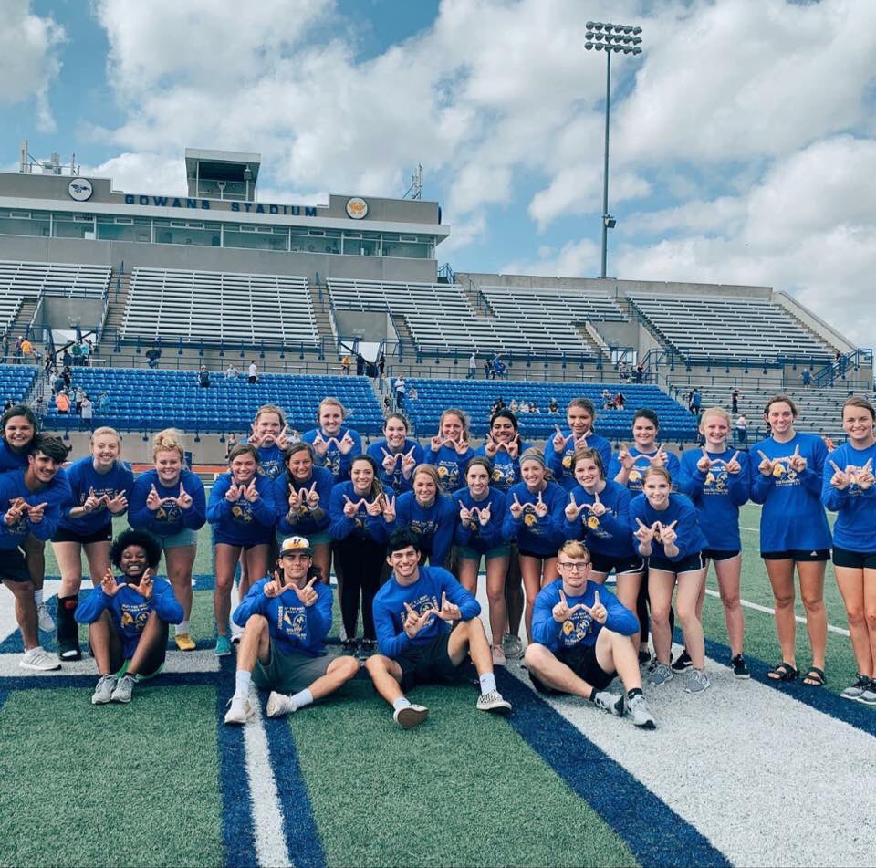 MackenzieDunig1's tweet photo. Virtual spirit week!! Favorite picture(s) from the school year                                  #SalthawkFamily @HHS_Salthawks @HutchHSStuCo https://t.co/AqpqJDhDPH